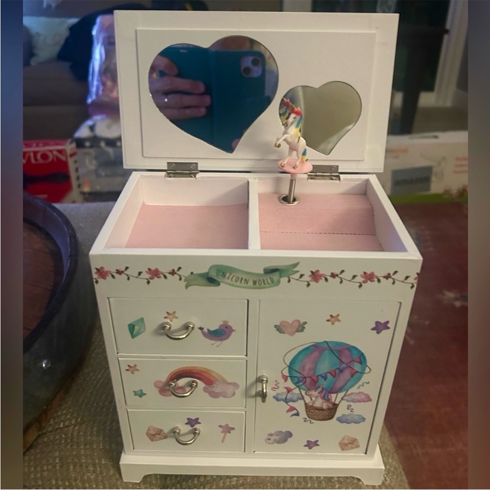 New Pretty Me Unicorn Music Jewelry Chest Heart-Shaped Mirror Storage Drawers